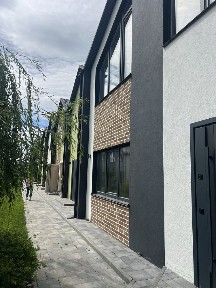 Продаю Таунхаус, Квітневе, Київська область, Броварський район. Продаж паркомісця для авто.