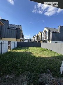 Продаж 2 поверхового таунхауса з ділянкою на 3 сотки, 102 кв. м, 3 кімнати, на вул. Щаслива • ID 34900620
