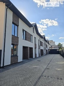 Продаж 3 поверхового таунхауса з ділянкою на 1 сотку, 125 кв. м, 3 кімнати, на вул. Центральна 37 • ID 34900031