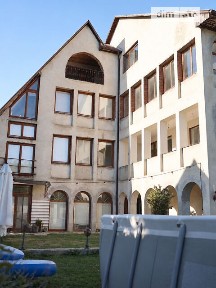Продаж 4 поверхового будинку з ділянкою на 6 соток, 650 кв. м, 18 кімнат, на вул. Черешнева • ID 34927816