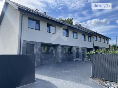Продаж 3 поверхового таунхауса з ділянкою на 1 сотку, 115 кв. м, 4 кімнати, на вул. Центральна 5 • ID 34897723