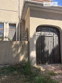 Продаж 3 поверхового будинку з верандою і ділянкою на 8 соток, 950 кв. м, 8 кімнат, на вул. Одеської громади • ID 34920413