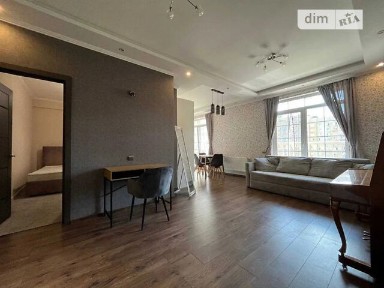 Продаж 2к квартири 68 кв. м на вул. Михайла Максимовича • ID 34911501