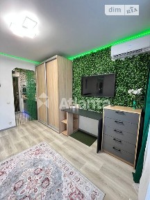 Продаж 1к квартири 19 кв. м на вул. Захисників України • ID 34892543