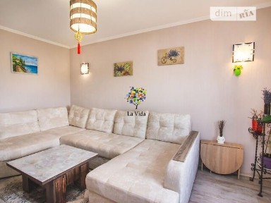 Продаж 3к квартири 104.8 кв. м на вул. Петрівська 9 • ID 34884212