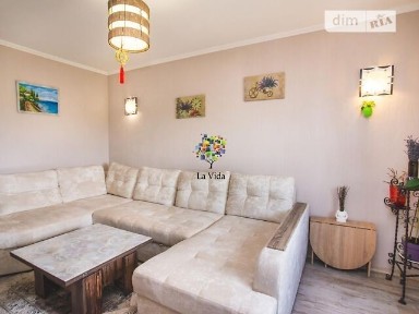Продаж 3к квартири 104.8 кв. м на вул. Петрівська 9 • ID 34884212