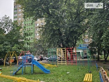 Продаж 3к квартири 75 кв. м на вул. Автозаводська 39 • ID 34882444