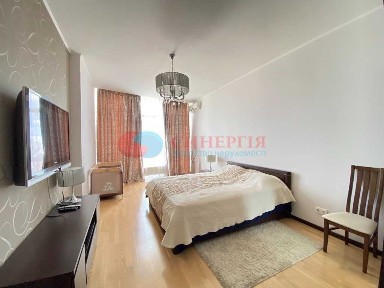 Продаж 3-кімнатної квартири 104 м², Дмитрівська вул., 80