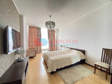 Продаж 3-кімнатної квартири 104 м², Дмитрівська вул., 80
