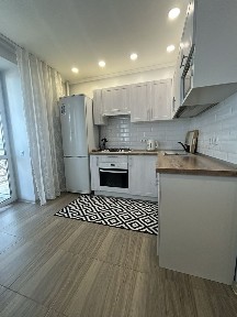 Центр! Однокімнатна з балконом! Газ! Держ. програми! Меблі та техніка!