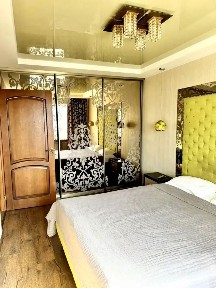 Київ, Печерський, бульвар Лесі Українки 12