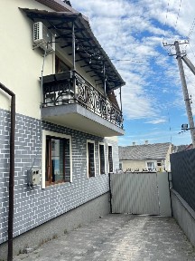 Будинок + діюча стоматологія в 50 км. від Луцька. Готовий бізнес!