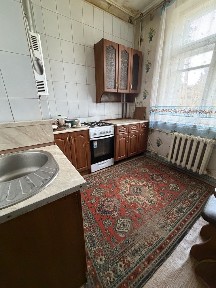 Продаж 3к кв сталінки в затишному дворі