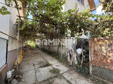 Продаж цегляного будинку в центрі Сасова