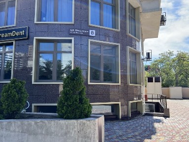 Продам цокольное коммерческое помещение в 35 Жемчужине