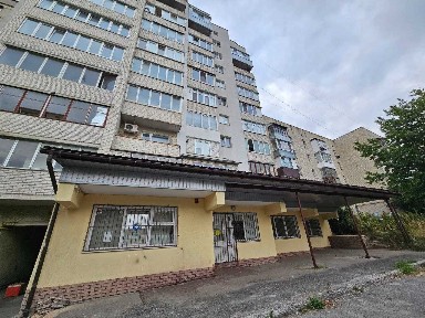 Продаж комерційного приміщення на вул. Лучаківського