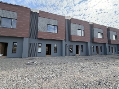 Продаж 2 поверхового таунхауса з ділянкою на 1.5 сотки, 96 кв. м, 3 кімнати, на вул. Вишивана • ID 34937971