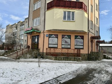 Комерційне приміщення з орендарем у Луцьку