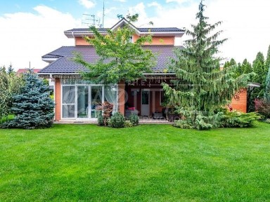 Продаж 3 поверхового будинку бесідка і ділянкою на 8 соток, 260 кв. м, 5 кімнат, на вул. Озерна • ID 34901627