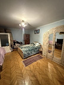 Продається 2-х кімнатна квартира в центрі м. Броди, біля початкової школи.