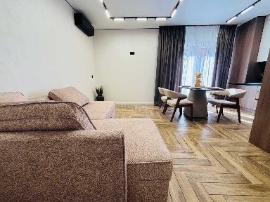 Продаж сучасного таунхауса з ремонтом в Агрономічному