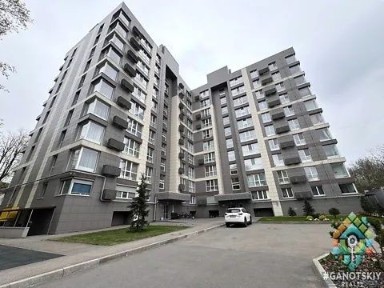 Продам 2к. кв. в Будинку на Тiтова