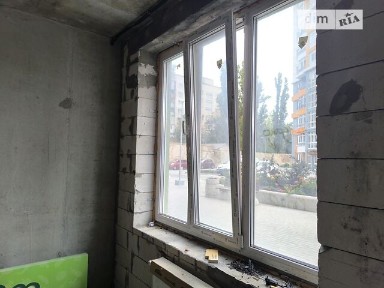 Продаж офісного приміщення 70.5 кв. м. на 1 поверсі на просп. Лесі Українки 19 корпус 2, багатоповерхова будівля • ID 34954544