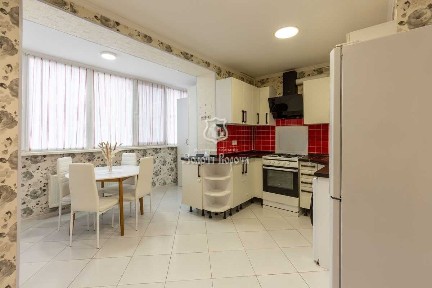 Продаж 2-кімнатної квартири 63.1 м², Миру вул., 50