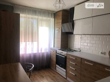 Продається 3-кімнатна квартира з гаражем у місті Збараж