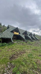 Продаж котеджу у Карпатах із дерев'яного зрубу