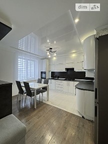 Продаж 2к квартири 72 кв. м на вул. Різдвяна • ID 34966981