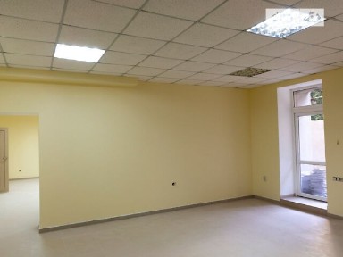 Продаж комерційного приміщення на вул. Тополина, площа 140 кв. м • ID 32215928