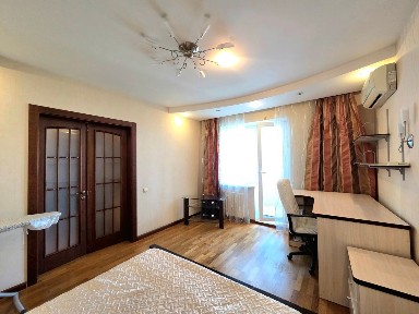 Продаж 2-кімнатної квартири 66 м², Миру просп., 7