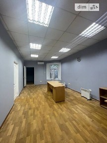 Продаж офісного приміщення 68.5 кв. м. на 1 поверсі на вул. Ніжинська 24, триповерхова будівля • ID 34971908