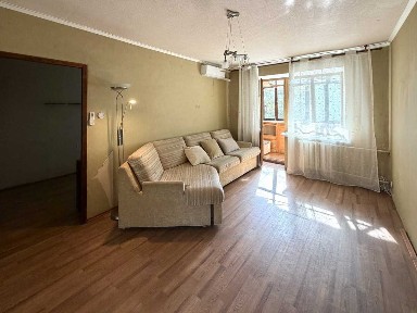 Київ, Юліуса Фучика вул., 7