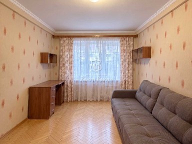 Продаж 2-кімнатної квартири 44.8 м², Космічна вул., 3