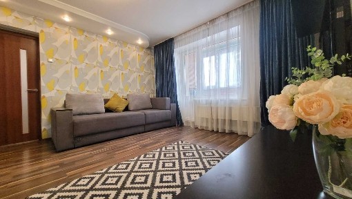 Продаж 3-кімнатної квартири 70 м², Дніпровська наб., 13