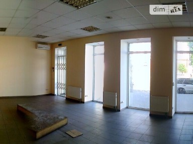 Здається комерційне приміщення на вул. Степана Бандери 10, площа 120 кв. м • ID 34989199