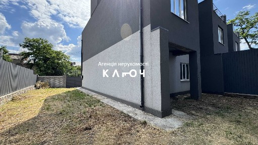 Продаж таунхауса з великою терасою на Ковалівці (Київська / Вокзальна)