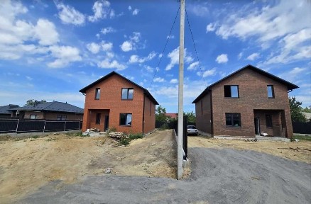 продаж будинку у чистовому стані ділянка 5.5с АГВ паркан по периметру держпрограми