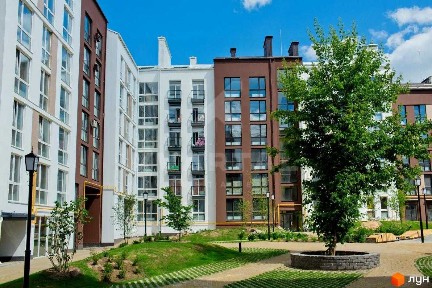 Продаж просторої трикімнатної квартири з ремонтом. Без комісії.