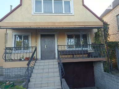 Продаж 2 поверхового будинку з ділянкою на 10 соток, 244 кв. м, 6 кімнат, на вул. Прибузька • ID 34992957
