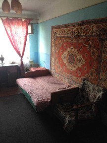 1-кімн. киівка пятий поверх 32,0 м кв. вул Скальда під ремонт.