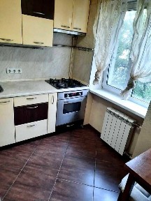 Продам 3х комн квартиру Новые Дома, р-н м Дворец Спорта 2/5 с ремонтом