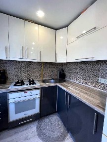 Продам 2х квартиру ХТЗ, пр Александровский 1 выс/5 с капит ремонтом
