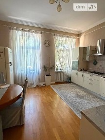 Довготривала оренда 3к квартири на вул. Університетська 4 • ID 34997034