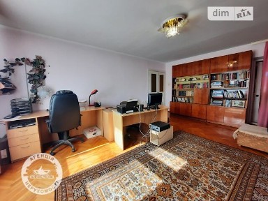 Продаж 3 поверхового будинку з ділянкою на 2323 сотки, 297 кв. м, 9 кімнат, на вул. Дружби • ID 34998274