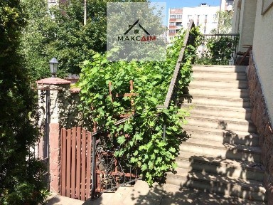 Будинок, у якому велика сім'я може жити разом - і не заважати одне одному. 393 м² у Тернополі