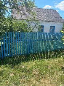 Продається житловий будинок із загальною площею 60 м² та городом 25 соток (с. Жуків Славутського району)