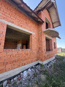 Недобудова Холмок на 8,5 сотках землі. Асфальт.